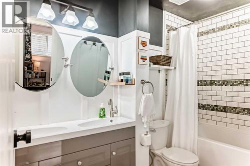 main 5 piece bath dual vanity ~2021 - 12 Taraglen Road Ne, Calgary, AB - Indoor Photo Showing Bathroom