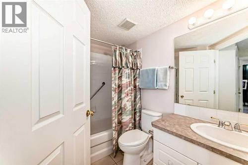 111, 6900 Hunterview Drive Nw, Calgary, AB - Indoor Photo Showing Bathroom