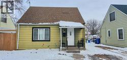 1058 CALIFORNIA  Windsor, ON N9B 2Z7