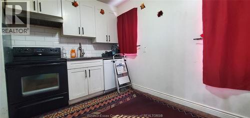 1058 California, Windsor, ON - Indoor Photo Showing Kitchen