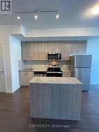 402 - 10 MEADOWGLEN PLACE  Toronto, ON M1G 0A8