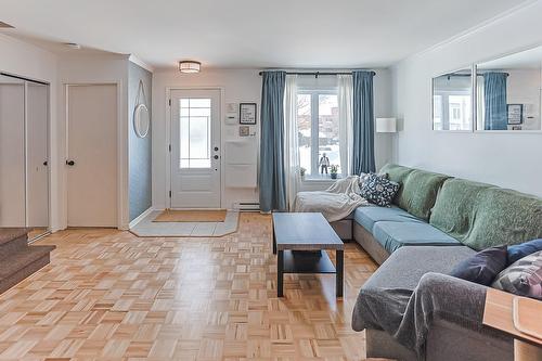 Living room - 586 Rue Gérard-Proulx, Saint-Eustache, QC - Indoor Photo Showing Living Room