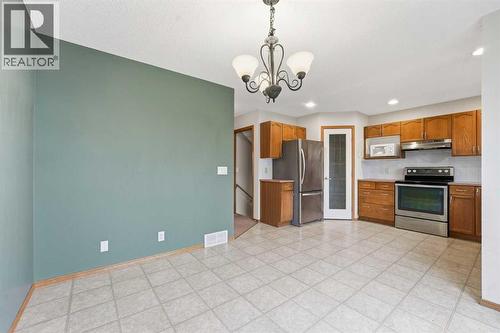 905 Arbour Lake Road Nw, Calgary, AB - Indoor Photo Showing Kitchen