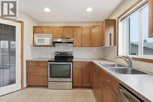 905 Arbour Lake Road Nw, Calgary, AB - Indoor Photo Showing Kitchen With Double Sink
