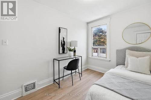 447 Wentworth Street N, Hamilton, ON - Indoor Photo Showing Bedroom