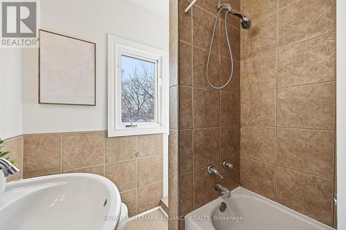 447 Wentworth Street N, Hamilton, ON - Indoor Photo Showing Bathroom