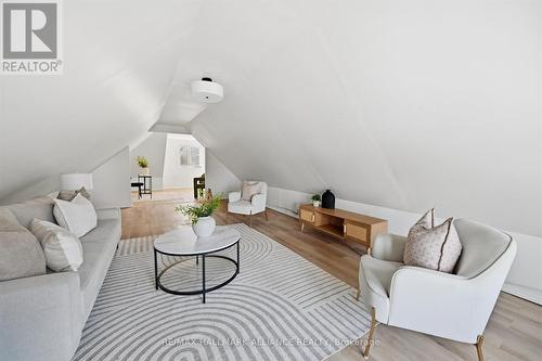 447 Wentworth Street N, Hamilton, ON - Indoor Photo Showing Living Room