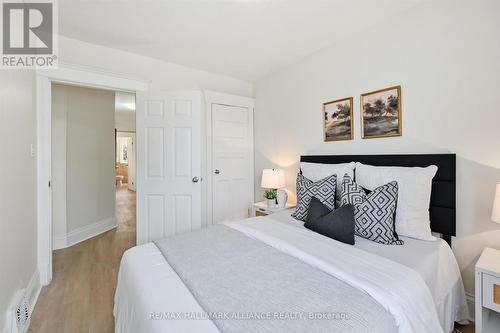 447 Wentworth Street N, Hamilton, ON - Indoor Photo Showing Bedroom