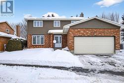 82 LEACOCK DRIVE  Ottawa, ON K2K 2A8