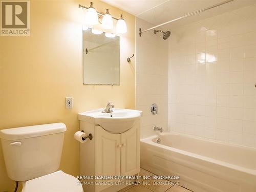 9 Churchill Street, St. Catharines (Western Hill), ON - Indoor Photo Showing Bathroom