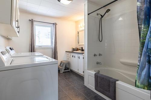 Salle de bains - 220 2E Avenue, Weedon, QC - Indoor Photo Showing Laundry Room