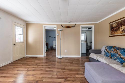 Salon - 220 2E Avenue, Weedon, QC - Indoor