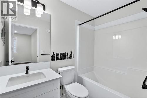 413 Belmont Park Sw, Calgary, AB - Indoor Photo Showing Bathroom