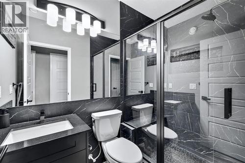 413 Belmont Park Sw, Calgary, AB - Indoor Photo Showing Bathroom