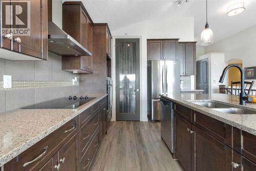 11 Muirfield Close, Lyalta, AB - Indoor Photo Showing Kitchen With Double Sink With Upgraded Kitchen