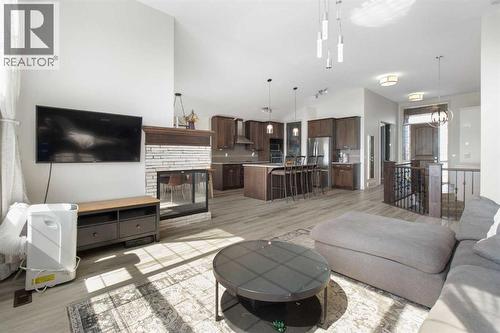 11 Muirfield Close, Lyalta, AB - Indoor Photo Showing Living Room