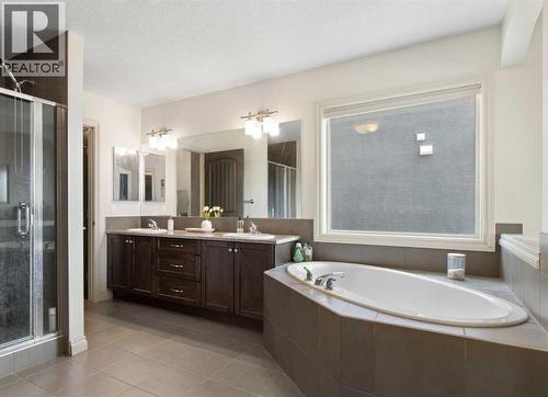 11 Muirfield Close, Lyalta, AB - Indoor Photo Showing Bathroom