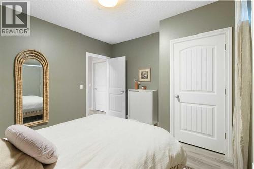 11 Muirfield Close, Lyalta, AB - Indoor Photo Showing Bedroom