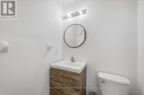 2 - 2375 Truscott Drive, Mississauga, ON - Indoor Photo Showing Bathroom