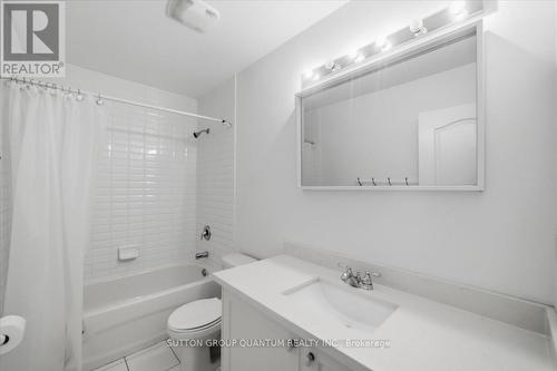 2 - 2375 Truscott Drive, Mississauga, ON - Indoor Photo Showing Bathroom