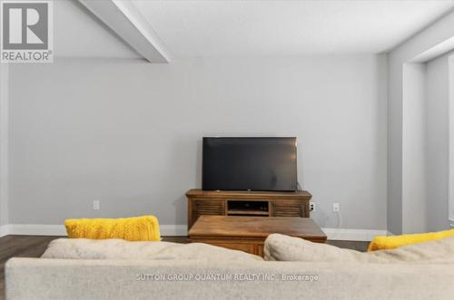 2 - 2375 Truscott Drive, Mississauga, ON - Indoor Photo Showing Bedroom