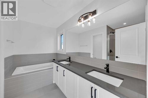 14 Versant Path Sw, Calgary, AB - Indoor Photo Showing Bathroom