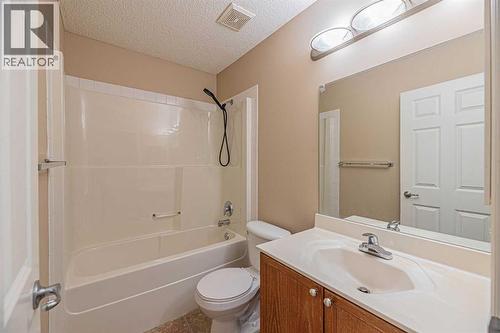 427 Saddlebrook Way Ne, Calgary, AB - Indoor Photo Showing Bathroom
