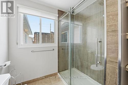 2039 St. Laurent Boulevard, Ottawa, ON 