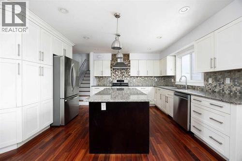 137 Deep Road, Fort Mcmurray, AB - Indoor Photo Showing Kitchen With Upgraded Kitchen