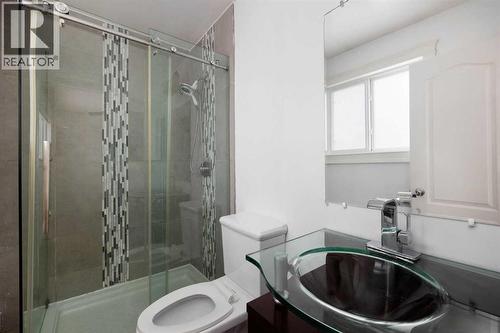 137 Deep Road, Fort Mcmurray, AB - Indoor Photo Showing Bathroom