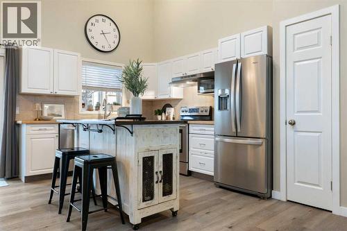 20 Willow Brook Crescent Nw, Airdrie, AB - Indoor Photo Showing Kitchen With Upgraded Kitchen