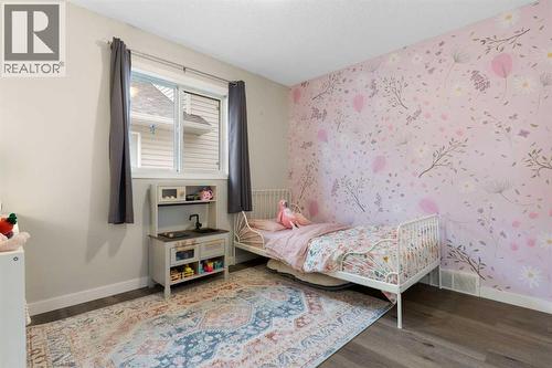20 Willow Brook Crescent Nw, Airdrie, AB - Indoor Photo Showing Bedroom