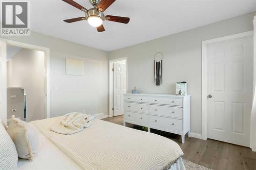 20 Willow Brook Crescent Nw, Airdrie, AB - Indoor Photo Showing Bedroom