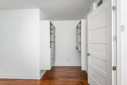 Walk-in closet - 