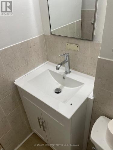 Floor 3 - 862 Danforth Avenue, Toronto, ON - Indoor Photo Showing Bathroom