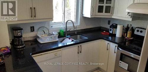 1406 Emerson Lane, Mississauga, ON - Indoor Photo Showing Kitchen