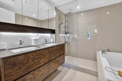 Salle de bains attenante à la CCP - 