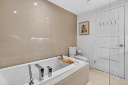 Salle de bains attenante à la CCP - 