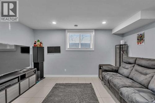 109 Hudson Road Nw, Calgary, AB - Indoor