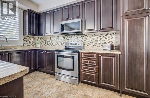 538 Thomas Slee Drive, Kitchener, ON - Indoor Photo Showing Kitchen With Upgraded Kitchen