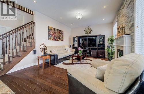 538 Thomas Slee Drive, Kitchener, ON - Indoor Photo Showing Living Room