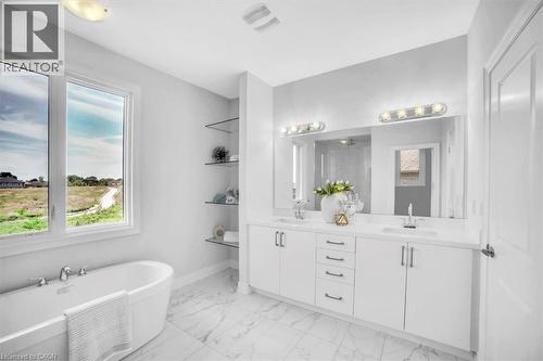 87 Aquasanta Crescent, Hamilton, ON 