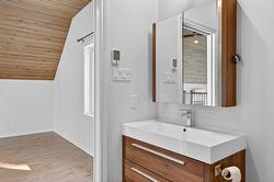 Salle de bains attenante à la CCP - 