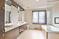 Salle de bains attenante à la CCP - 