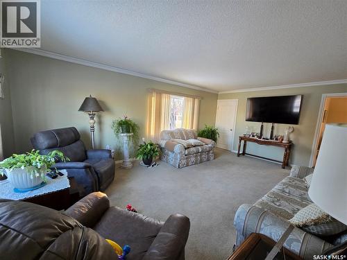 226 1St Street W, Kyle, SK - Indoor Photo Showing Living Room
