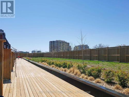 13 - 370 Red Maple Road, Richmond Hill, ON - Outdoor