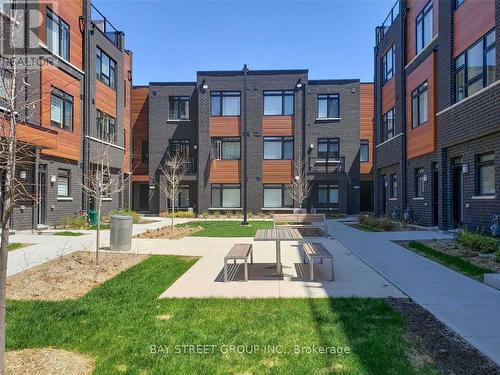 13 - 370 Red Maple Road, Richmond Hill, ON - Outdoor