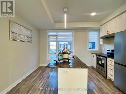 13 - 370 Red Maple Road, Richmond Hill, ON - Indoor Photo Showing Kitchen