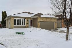 19 Aspenwood PL  Winnipeg, MB R2G 3Z9