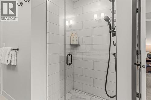 Curbless shower - 313, 1408 Spring Creek Gate, Canmore, AB - Indoor Photo Showing Bathroom